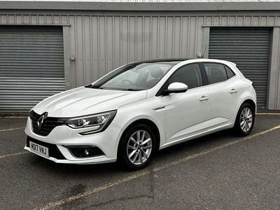 Used Renault Mégane IV Dynamique 110 HP (80 kW) 2017 White Hatchback