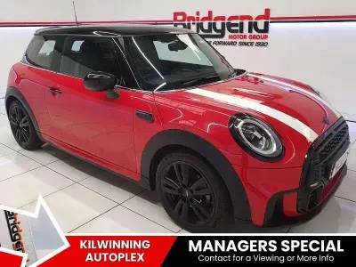 Używany Mini Cooper Hatch 2021 Czerwony Hatchback
