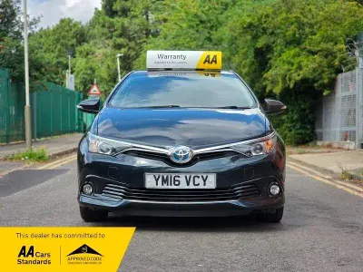 Used Toyota Auris Hybrid