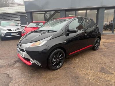 Begagnad Toyota Aygo x-press 68 HK (50 kW) 2017 Svart Halvkombi