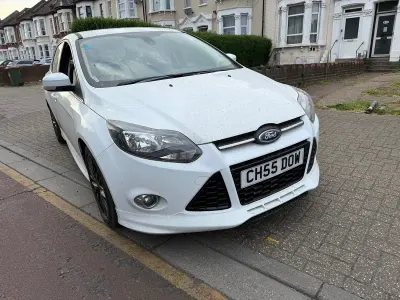 Used Ford Focus Zetec 125 HP (91 kW) 2013 White Hatchback