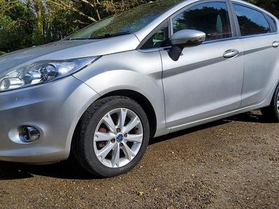 Używany Ford Fiesta Zetec 70 KM (51 kW) 2009 Srebrny Hatchback