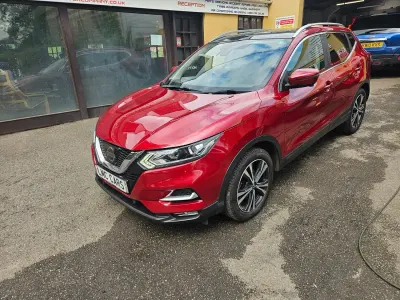 Used Nissan Qashqai N-Connecta 115 HP (84 kW) 2017 Red SUV