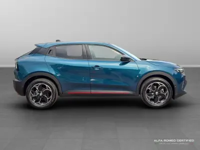 Begagnad Alfa Romeo Junior Edizione Speciale 113 kW (154 HK) 2024 Grön SUV