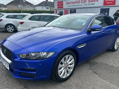 Używany Jaguar XE Prestige 180 KM (132 kW) 2017 Niebieski Sedan/Limuzyna