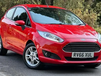 Used Ford Fiesta Zetec 82 HP (60 kW) 2016 Red Hatchback