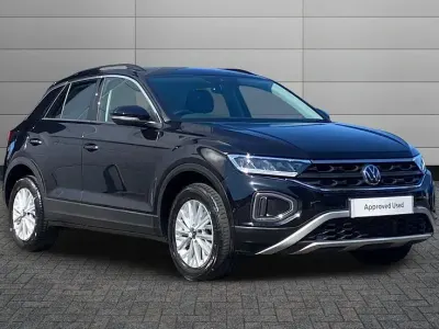 Used VW T-Roc Life 148 HP (108 kW) 2024 Deep black pearl SUV
