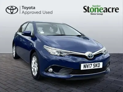 Używany Toyota Auris Hybrid Business Edition 134 KM (98 kW) 2017 Niebieski Hatchback
