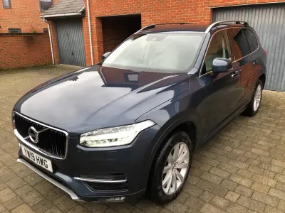 Usado Volvo XC90 Momentum 235 CV (172 kW) 2019 Azul SUV
