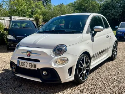 Begagnad Abarth 595 Turismo 165 HK (121 kW) 2018 Vit Halvkombi