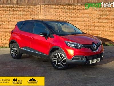 Red/black Used 2017 Renault Captur Dynamique SUV | £7,395 (Fair price)