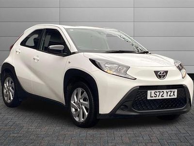 Used Toyota Aygo X PURE 72 HP (52 kW) 2022 White SUV