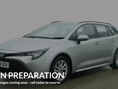 Usado Toyota Corolla 2024 Plateado Familiar