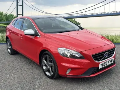 Begagnad Volvo V40 R-Design 120 HK (88 kW) 2015 Röd Halvkombi