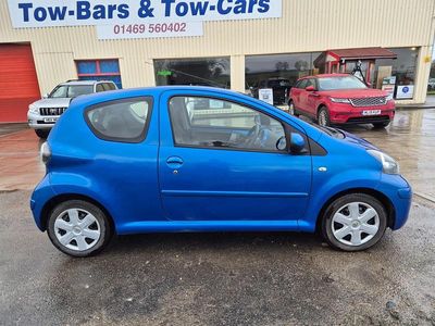 Used Toyota Aygo 67 HP (49 kW) 2010 Blue Hatchback