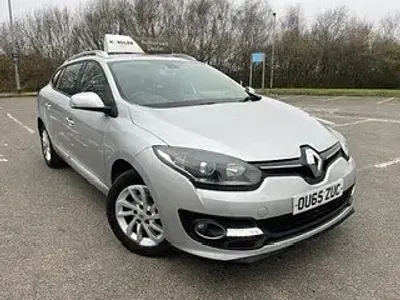 Usado Renault Mégane GrandTour Dynamique 110 HP (80 kW) 2015 Prateado Carrinha
