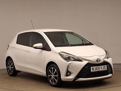 Used Toyota Yaris 111 HP (81 kW) 2019 White Hatchback