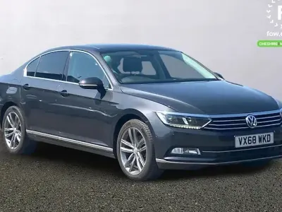 Usado VW Passat GT 150 HP (110 kW) 2018 Cinzento Sedan