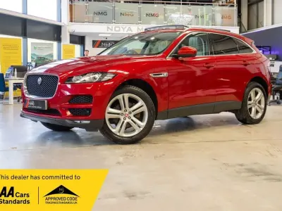 Używany Jaguar F-Pace Portfolio 180 KM (132 kW) 2017 Czerwony SUV