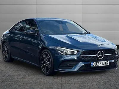 Begagnad Mercedes CLA180 Executive 136 HK (100 kW) 2023 Blå Sedan