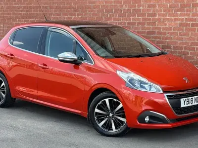 Used Peugeot 208 Allure Premium 82 HP (60 kW) 2018 Orange Hatchback
