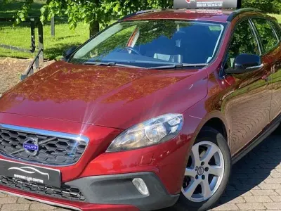 Used Volvo V40 SE 190 HP (139 kW) 2015 Hatchback