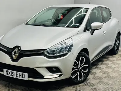 Used Renault Clio Play 90 HP (66 kW) 2025 Silver Hatchback
