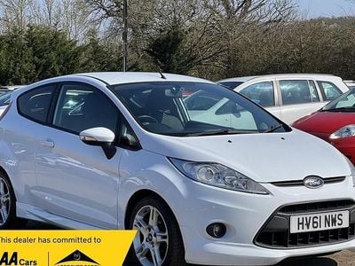 Used Ford Fiesta Zetec 95 HP (69 kW) 2011 White Hatchback