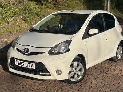 Begagnad Toyota Aygo 68 HK (50 kW) 2012 Vit Halvkombi