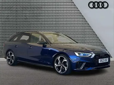 Używany Audi A4 Black Edition 200 KM (147 kW) 2023 Niebieski Kombi