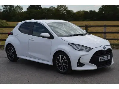 Used Toyota Yaris Design 116 HP (85 kW) 2023 White Hatchback