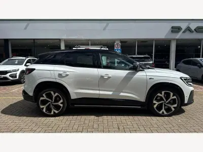 Used Renault Austral Iconic Esprit Alpine 200 HP (147 kW) 2024 White/black  SUV
