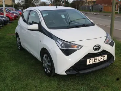 Gebraucht Toyota Aygo X-play 72 PS (52 kW) 2019 Weiß Kleinwagen