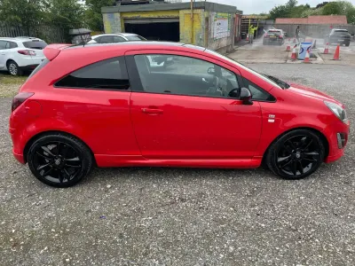 Używany Vauxhall Corsa Edition 2014 Czerwony Hatchback