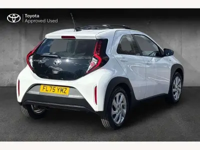 Usado Toyota Aygo X PURE 72 CV (52 kW) 2025 Blanco SUV