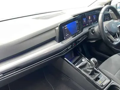 Begagnad VW Golf VIII Edition 130 HK (95 kW) 2023 Grå Halvkombi