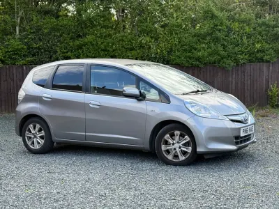 Używany Honda Jazz Hybrid 102 KM (75 kW) 2011 Srebrny Hatchback