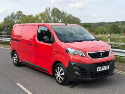 Second-hand Peugeot Expert S 2017 Roșu Van