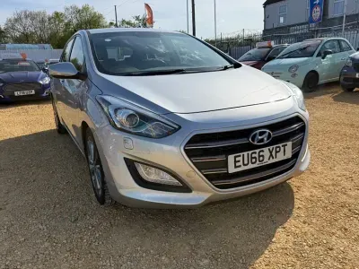 Begagnad Hyundai i30 Premium 136 HK (100 kW) 2016 Silver Halvkombi