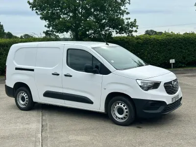 Used Vauxhall Combo 100 HP (73 kW) 2021 White MPV