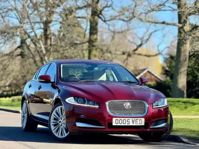 Używany Jaguar XF Portfolio 2014 Czerwony Sedan/Limuzyna