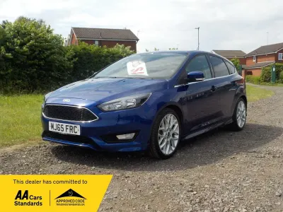 Used Ford Focus Zetec 120 HP (88 kW) 2015 Blue Hatchback