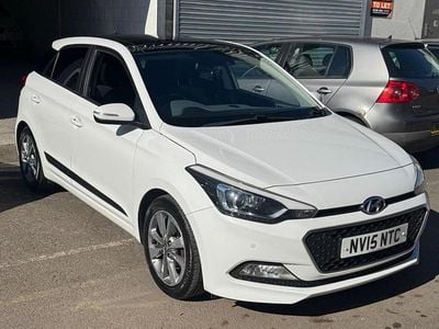 Used Hyundai i20 Premium SE 100 HP (73 kW) 2015 White Hatchback