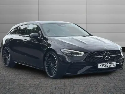 Begagnad Mercedes CLA180 AMG Line Premium Plus 136 HK (100 kW) 2025 Svart Sedan