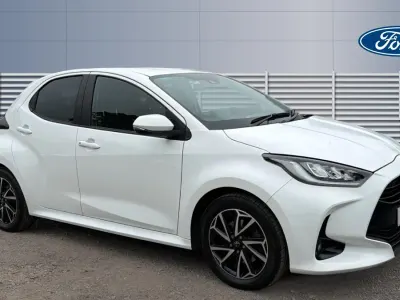 Used Toyota Yaris Design 116 HP (85 kW) 2023 White Hatchback