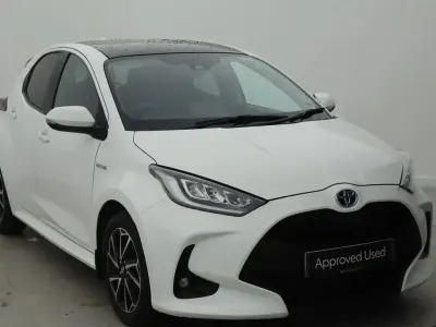 Used Toyota Yaris Design 113 HP (83 kW) 2021 White Hatchback