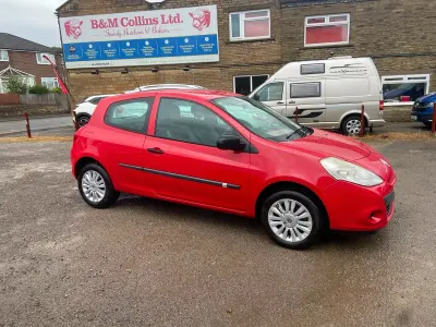 Used Renault Clio Extreme 73 HP (53 kW) 2009 Red Hatchback