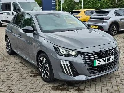 Usado Peugeot e-208 Allure 100 kW (136 CV) 2025 Gris Utilitario