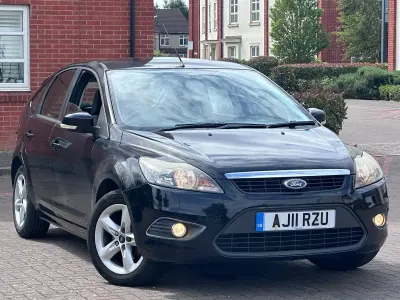 Used Ford Focus Zetec 125 HP (91 kW) 2011 Black Hatchback