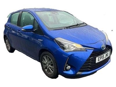 Used Toyota Yaris Hybrid 100 HP (73 kW) 2019 Blue Hatchback